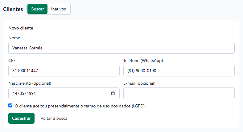 Formulário Novo cliente na aba Buscar com Nome Vanessa Correia, CPF preenchido, Telefone (WhatsApp) (81) 9000-0190, Nascimento 14/05/1991, E-mail vazio, a caixa do termo de uso dos dados (LGPD) marcada e os botões Cadastrar e Voltar à busca.
