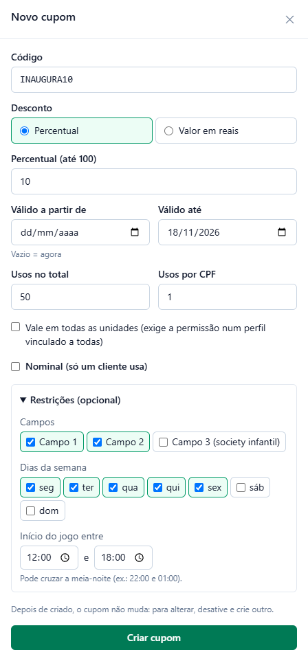 Painel Novo cupom com Código INAUGURA10, Desconto Percentual, Percentual (até 100) 10, Válido a partir de vazio, Válido até 18/11/2026, Usos no total 50, Usos por CPF 1, Vale em todas as unidades e Nominal desmarcados, Restrições abertas com Campo 1 e Campo 2 marcados e Campo 3 não, segunda a sexta marcados, Início do jogo entre 12:00 e 18:00, e o botão Criar cupom.