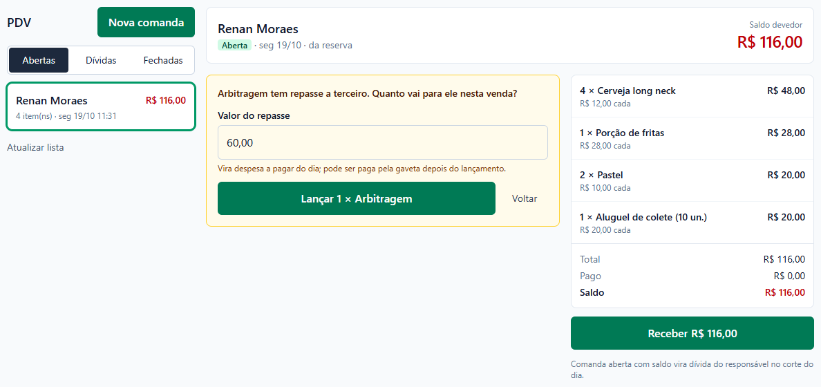 Comanda de Renan com o quadro amarelo Arbitragem tem repasse a terceiro. Quanto vai para ele nesta venda?, campo Valor do repasse 60,00, a ajuda Vira despesa a pagar do dia e os botões Lançar 1 × Arbitragem e Voltar.