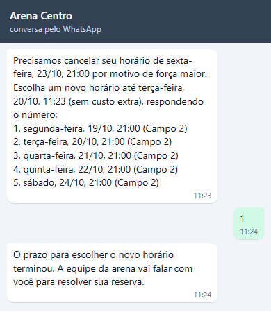 Conversa de Leandro: as cinco opções no Campo 2 às 21:00, ele responde 1 depois do prazo e recebe O prazo para escolher o novo horário terminou. A equipe da arena vai falar com você para resolver sua reserva.